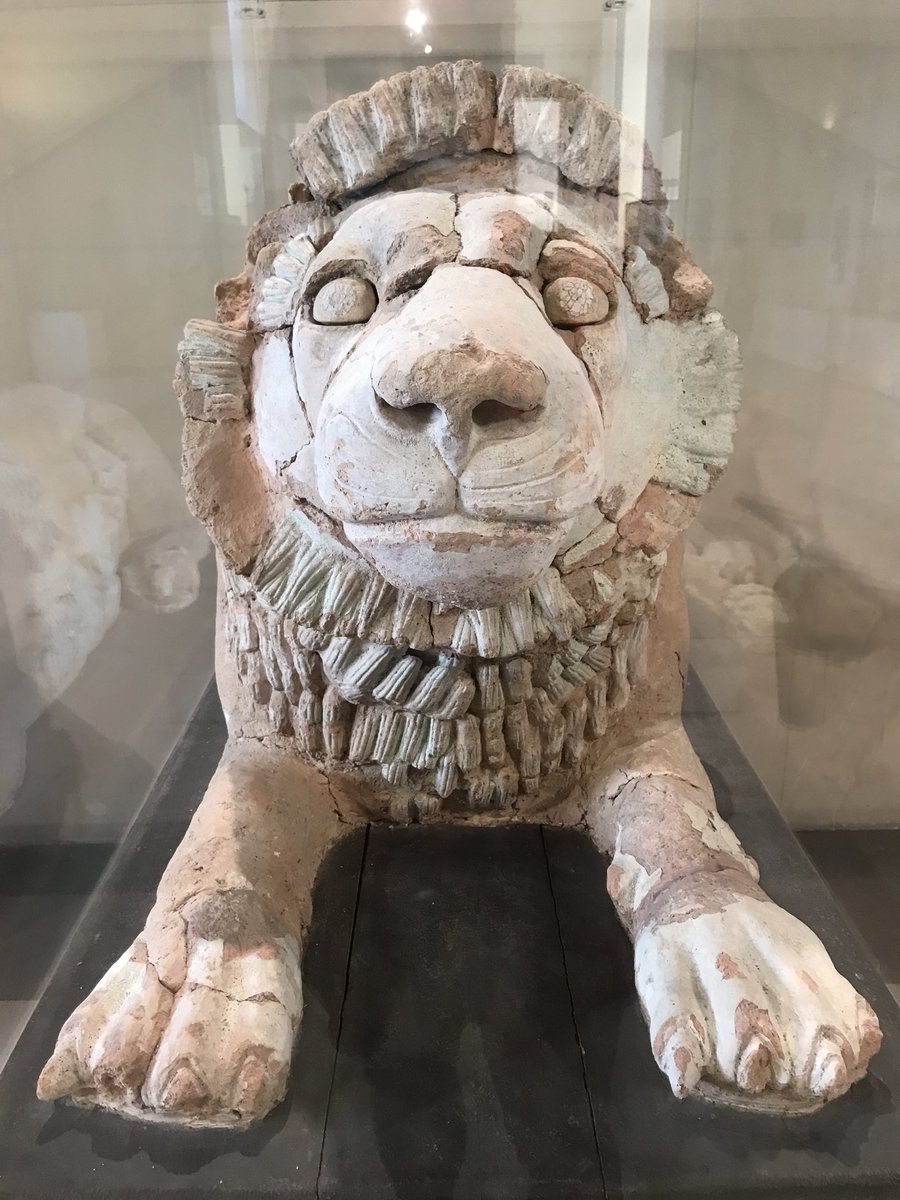 contactzoub's tweet photo. #Louvre 😷 https://t.co/ySh5yU7A72