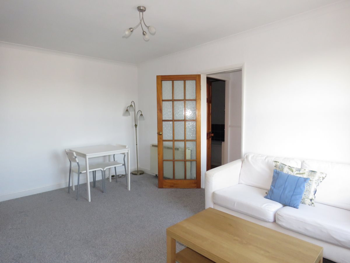 lettersyork's tweet photo. You'll be within walking distance of #York city centre in this refurbished  1-bed 2nd floor flat (Ref 364): https://t.co/nGkrNO8joe #tolet #torent #1bed https://t.co/sNxBmHgfjy