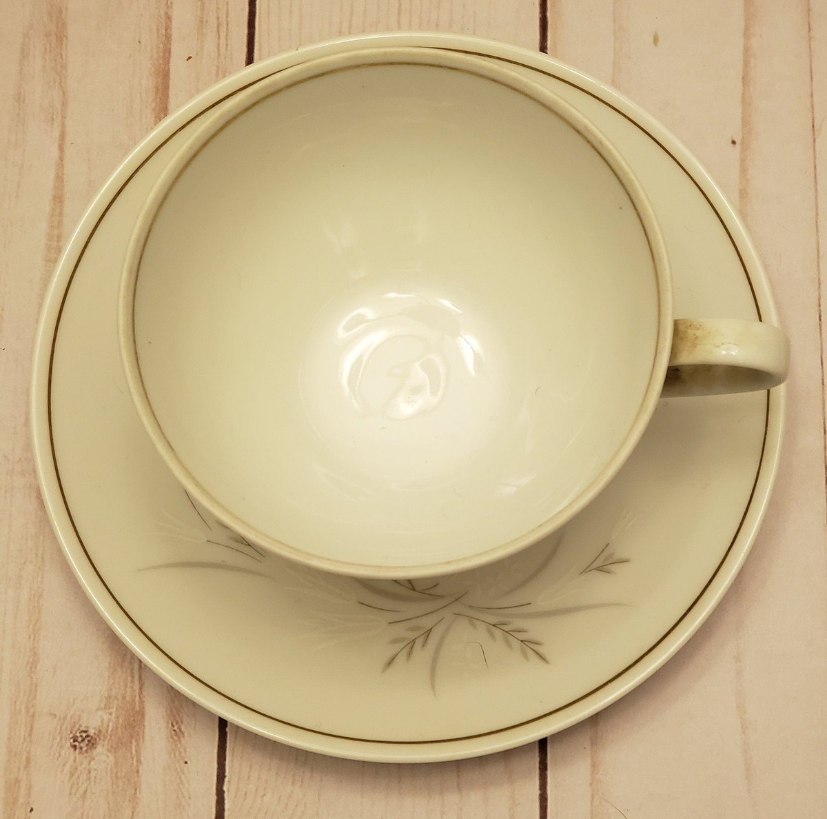 atticesoterica's tweet photo. Vintage Noritake China 6117 Windrift China Tea Cup and Saucer Featuring Brown, White and Sliver Wheat Sheafs on a Cool White Background https://t.co/bJ68Akp2aU #Antiques #Etsy #Vintage #Collectibles #AtticEsoterica #Windrift https://t.co/2AvLQHVkwu