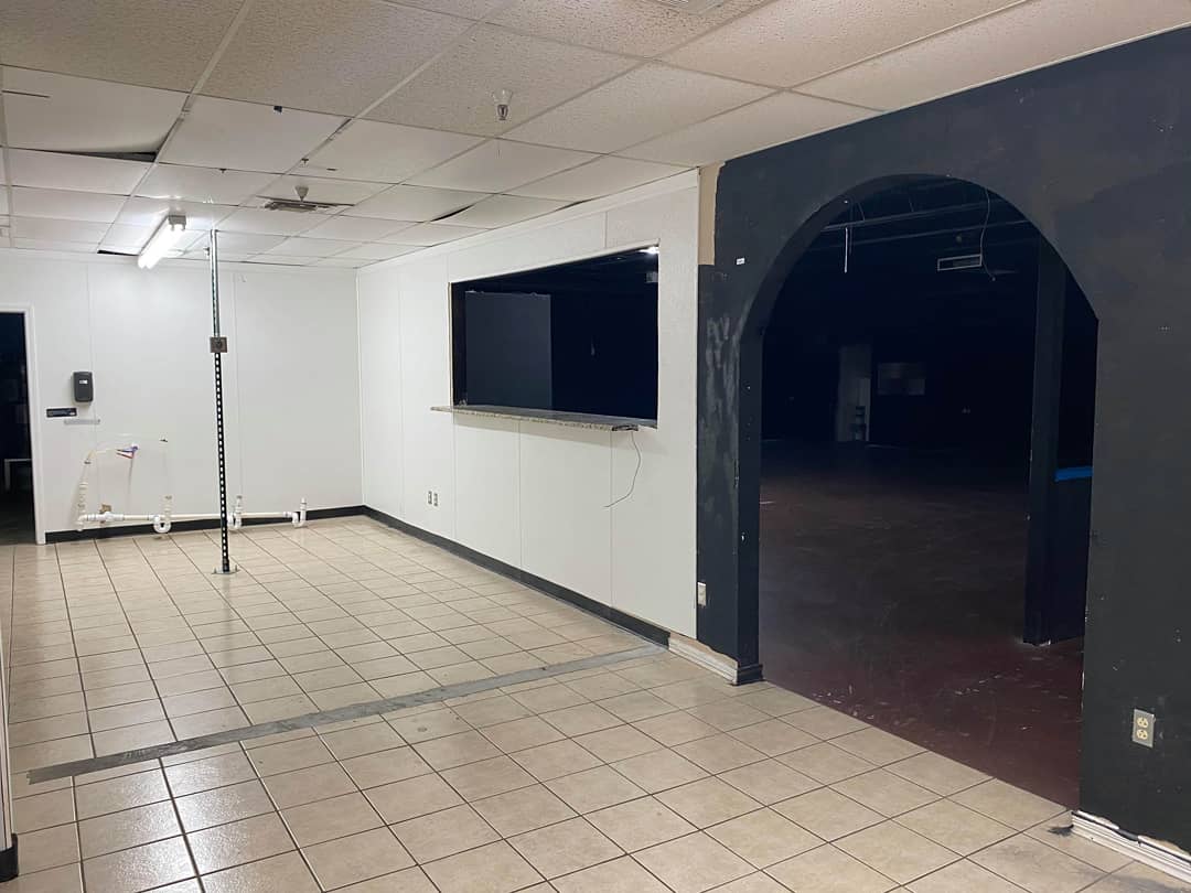 PixelPortalSA's tweet photo. Well, that's the end of an era! Hopefully we'll be back in a new spot soon! Thanks for everyone who came out and supported us! If you still feel up to supporting us, here's our PayPal, anything helps! https://t.co/AdJywbhQfB https://t.co/t78LPVIEeU
