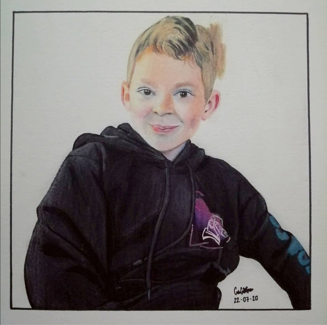 Carlos21035's tweet photo. Gavin Thomas @gavinthomas #gavinthomas #MEMES #portrait #drawing #ArtistOnTwitter #art https://t.co/nEtZuhhNZW