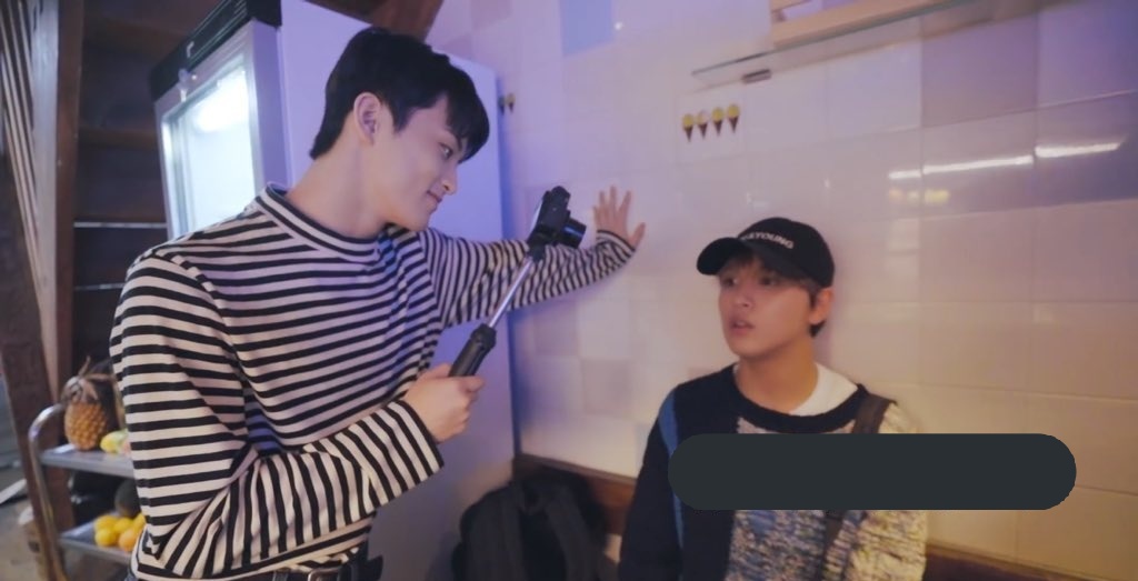 [N'-133 Sevilla Diary : Behind Story 200121 (uploaded) | 191102 (actual day)] Sevilla Date  #MarkHyuckMark and Haechan (flirting?) in an ice cream shop. Then sharing a ride in a horse carriage. (that’s it, that’s the tweet)