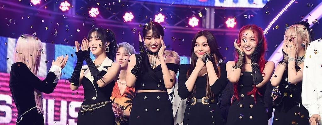 Bang_tanpurple's tweet photo. Aunque les duela GFRIEND GANÓ !!!
(No desprestigiar el trabajo de otros ,ya que no sabes cuanto empeñó , noches sin dormir , practicando todo ! Para que saliera perfecto y obvio que lo hizo) !!! #GFRIEND68thWin
#GFriend2ndWin
@GFRDofficial https://t.co/6ErLnAVs5r
