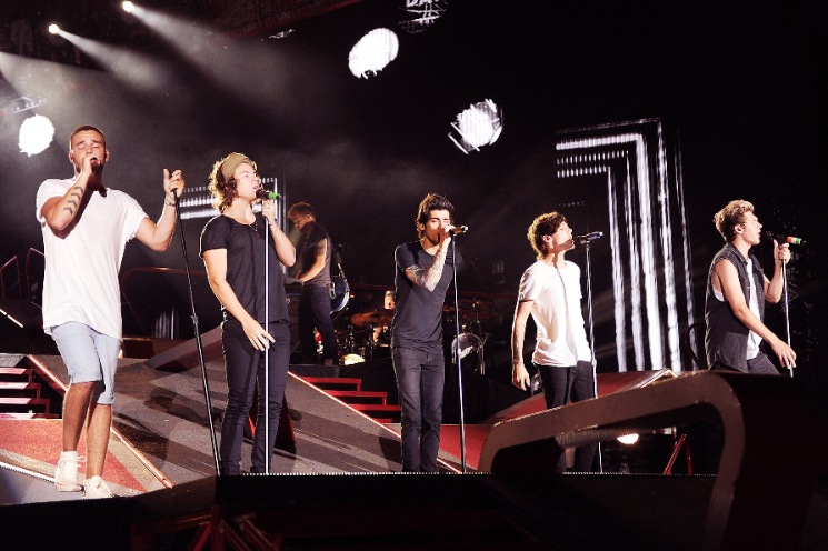 RollingStone's tweet photo. To celebrate their 10th anniversary, some of One Direction’s most frequent collaborators recount the group’s incredible story and how they crafted the sound that made them one of the great rock and roll bands of the 21st century https://t.co/6ALVeyzXGR https://t.co/wyCcGKrkHw