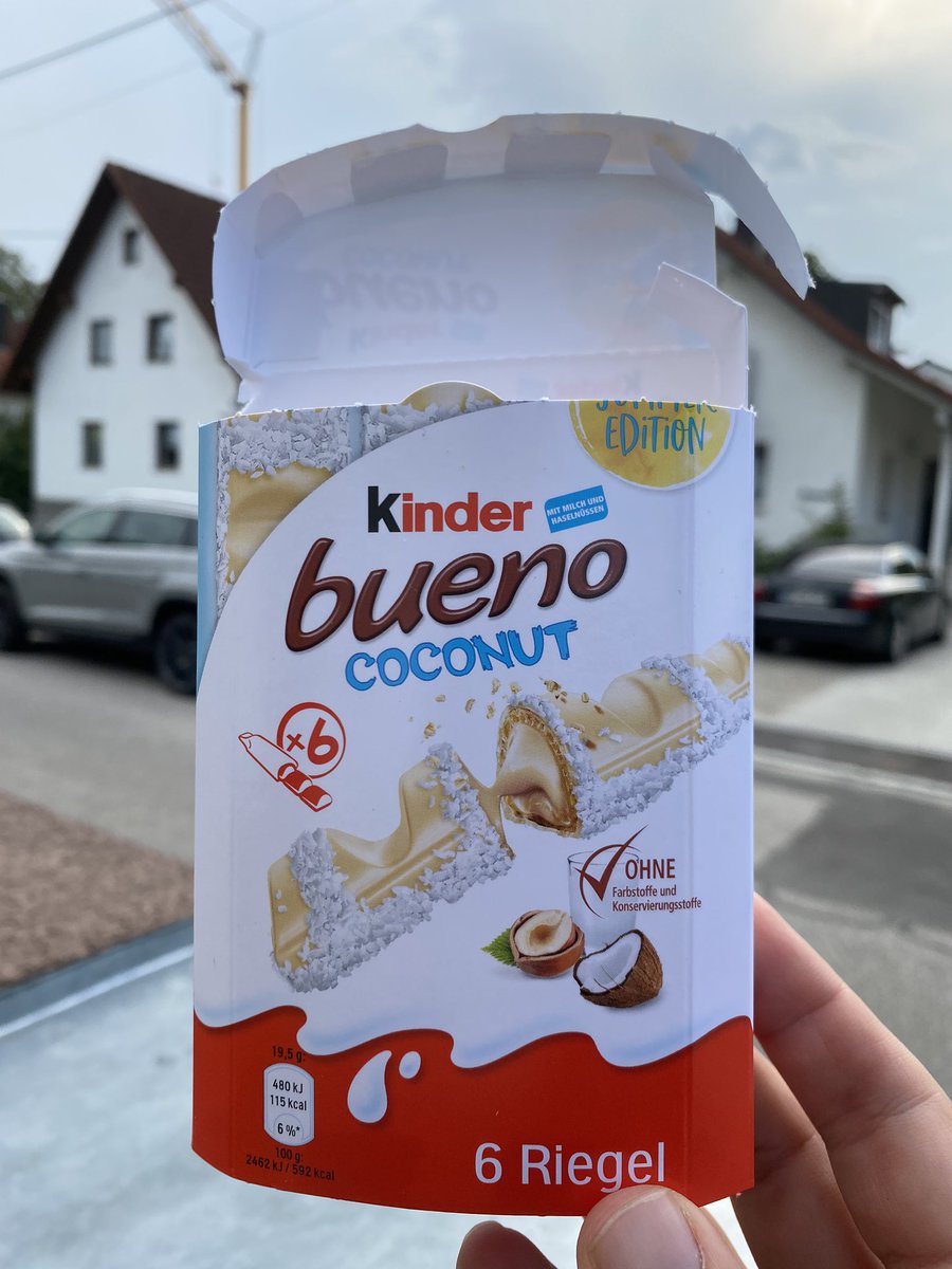 TentMastaJay's tweet photo. Da hat einer einfach die Zutaten von Raffaello in die bueno Maschine gestopft. Genial!

#kinder #bueno #kaufempfehlung. https://t.co/fQvhbip8UH