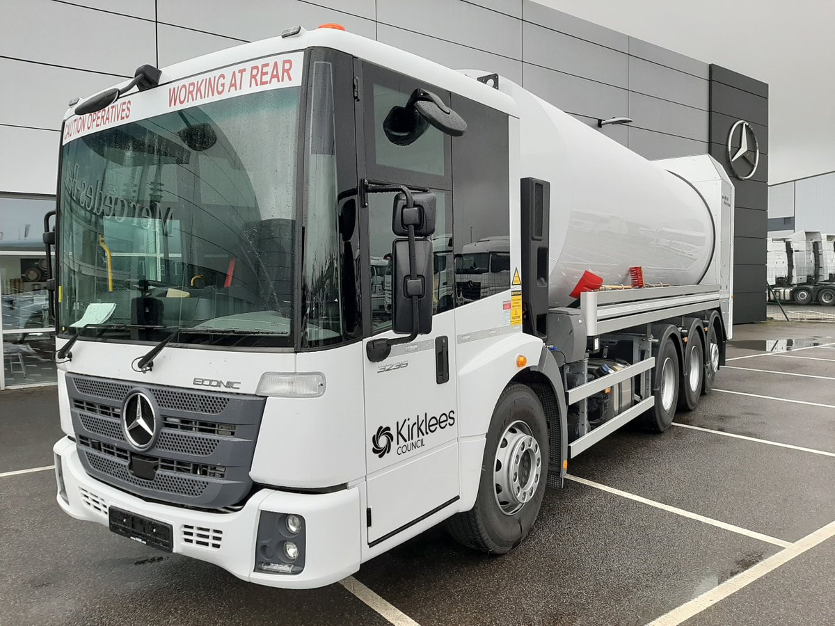 Fleetclear's tweet image. One of KirkleesCouncil's new waste and recycling vehicles equipped with our #camerarecording systems, #reverseradar and #Cyclear to help maintain Kirklees' excellent safety record 👏
Click here to read more - bit.ly/Kirkleesvehicl…
 #vehiclesafety #technology #wastemanagement