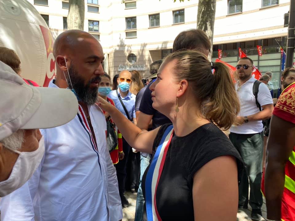 MathildePanot's tweet photo. J’apprends à l’instant la révocation définitive d’Alexandre, gréviste contre la réforme des retraites et défenseur des droits de ses collègues. Le gouvernement s’enfonce dans l’indignité, piétine le droit de grève constitutionnel et déclare la guerre sociale. C’est impardonnable. https://t.co/RstntoJv8w