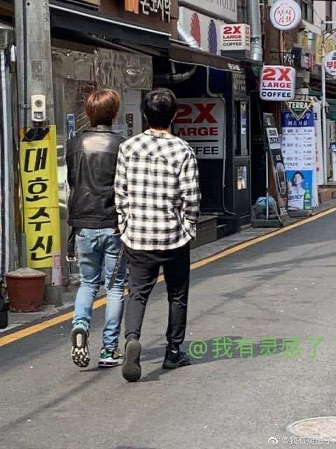 [cr. in photo 200412] Easter Sunday Date  #MarkHyuckMark and Haechan spotted walking together. https://twitter.com/802hyuck/status/1249323999051444225?s=21