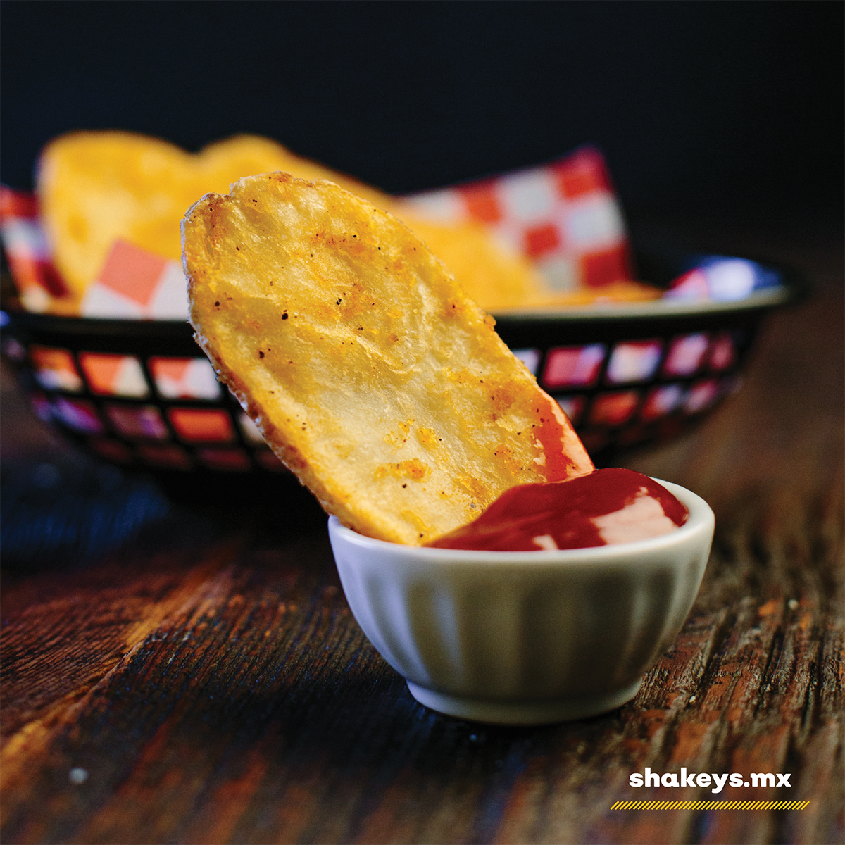 ¿Antojo de papas Mojo®? marca a nuestras sucursales y pide para llevar o buscanos en:

#UberEats
#DidiFood
#Sindelantalmx
.
#Shakeys #ShakeysPizzaMexico #pizzas #pizzalover #pizzatime #pizzanight #pizza🍕#pizzaislife #food #foodlover #foodstagram #foodie #tasty #delicious😋