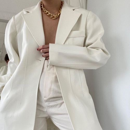 LOOKSOHAUTE's tweet photo. The oversized blazer. https://t.co/zeUxhmqSOg