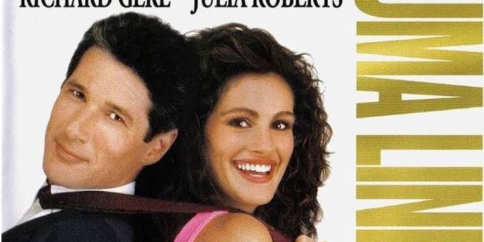 Movieflix_'s tweet photo. Uma Linda Mulher

Edward (Richard Gere) perdido, pede ajuda para uma prostituta (Julia Roberts) que "trabalha" no Hollywood e à contrata por uma semana, neste período ele à transforma em uma mulher elegante para podê-lo acompanhar em eventos, mas acaba se apaixonando pela garota. https://t.co/JTSSZDKHdY
