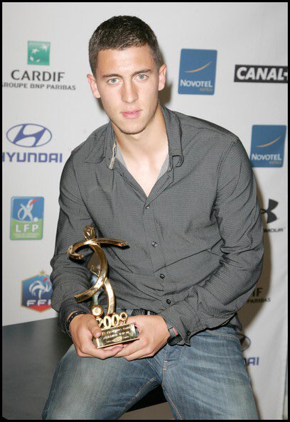 In 08/09, Eden was permanently signed as senior team player, after having impressive matches for the youth team. Eden got regularly subbed on at first, but became a starter and impressed the entire league. Eden became the first ever non-French player to win the YPOTY award.