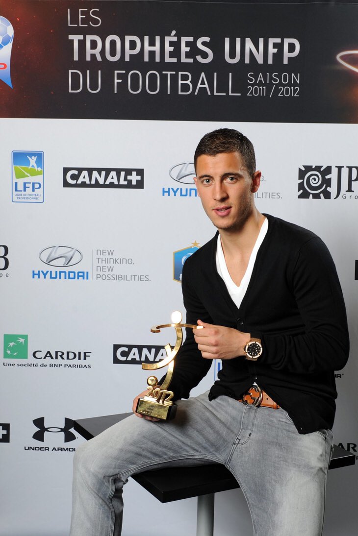 In 11/12, Eden got the nr. 10 kit number and continued to have a MONSTROUS season. Eden Hazard got 20 league goals & 18 league assists in 38 apps, being the second player since 2006 to achieve both 15 league goals & assists, after Messi. Eden also once again won the POTY award.