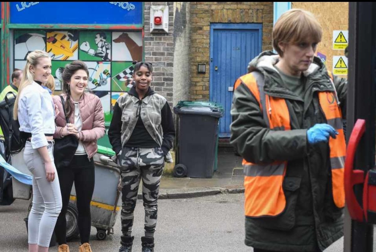 KButcherbaker's tweet photo. @AlexDCostax1 @MadisonDrakex  laughing at @MrsArthurFowler nonce daughter Michelle fowler 😂🤣😂 https://t.co/xyPkdGg0WF