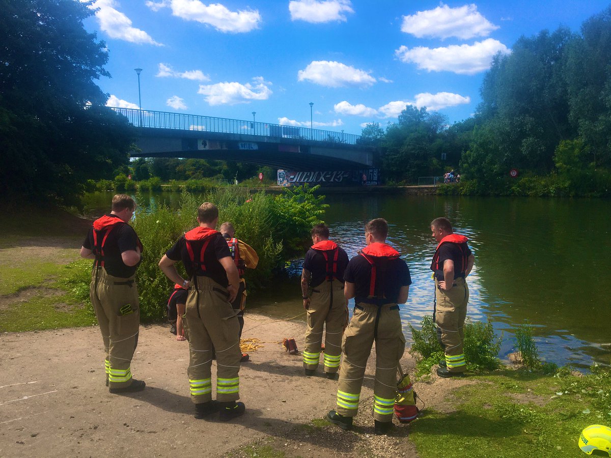 Some hands-on water rescue training today, out and about with green watch, Rewley Road. Great to familiarise new crew members with water risks on our ground  <a href="/OxfordCity/">Oxford City Council</a> <a href="/RLSSUK/">Royal Life Saving Society UK - RLSS UK</a>