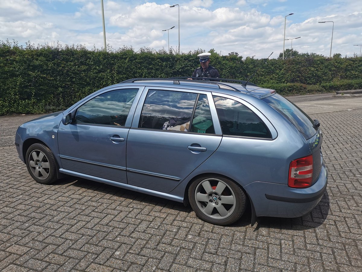 roadpoliceBCH's tweet photo. Weighbridges and max weights are not only applicable for goods vehicles. Nearly 10% over on the rear axle. Offence report issued. 411187/406312 #opmermaid https://t.co/baOk5ohTRZ