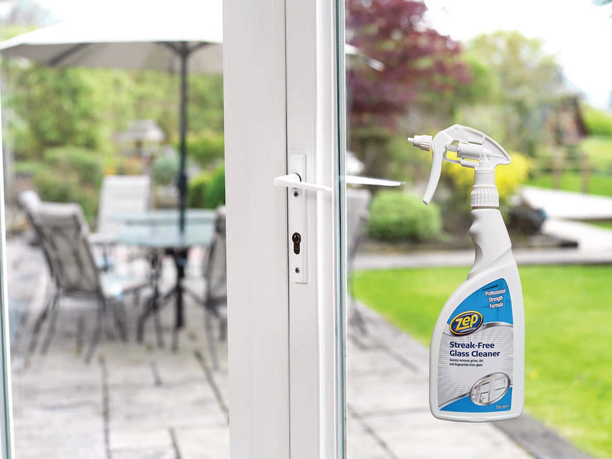 zepukltd's tweet photo. Do you need a heavy duty glass cleaner that gets the job done, first time? Our Streak-Free Glass Cleaner quickly removes dirt, grime and fingerprints 👐 our professional strength formula cleans without leaving streaks or residue ✅ #zepuk #NEXTLEVELCLEAN #glasscleaner https://t.co/pPWWgmk8Gq