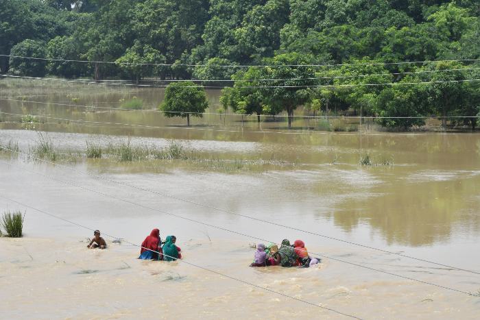GaonConnectionE's tweet photo. There are strong historical lessons to prove riverine floods were not always considered calamitous the way we do today. #Floods had the role of the pulse. Here is why we should stop demonising riverine floods.
Read: https://t.co/jpxrKppsxE
@yamunajiye @BhavreenMK @Indian_Rivers https://t.co/ft1cFcDoYq