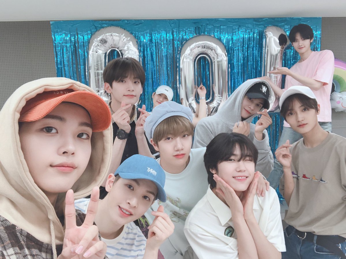 CRAVITY_twt's tweet photo. 러비티~ 100일 1000일 10000일이 넘어가도 영원히 함께해요❤️
항상 사랑합니다~

#크래비티 #러비티 #100일_축하해
#우리가_함께하는_매_순간을_기억해 https://t.co/euCHFUnhIl