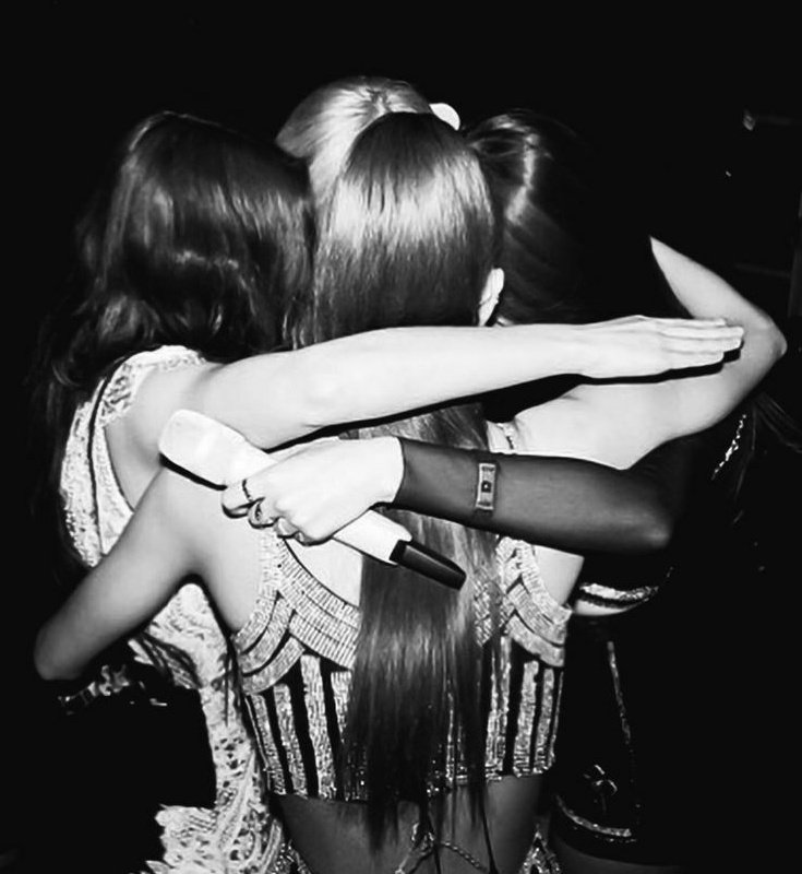 lamparari's tweet photo. #blackpink #Rosé  #JENNIE #LISA #JISOO 
.
.#ShowChampionRiggedtoBlackpink #ShowChampion_Explain 
@showchampion1 
😠💗 https://t.co/WTld0n7Gup