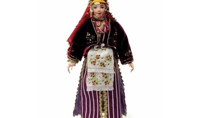 yeefas's tweet photo. Kitre bebek sanatını duydunuz mu?
Kitre ve pamuk kullanılarak yapılan ve yöresel kıyafetleriyle süslenmiş bebeklerimizi keşfedelim.
#kitre #bebek #kitrebebek #sanat #folklor #kültür #karadeniz #ege #yöreselkıyafet https://t.co/2qvl0qw7CN