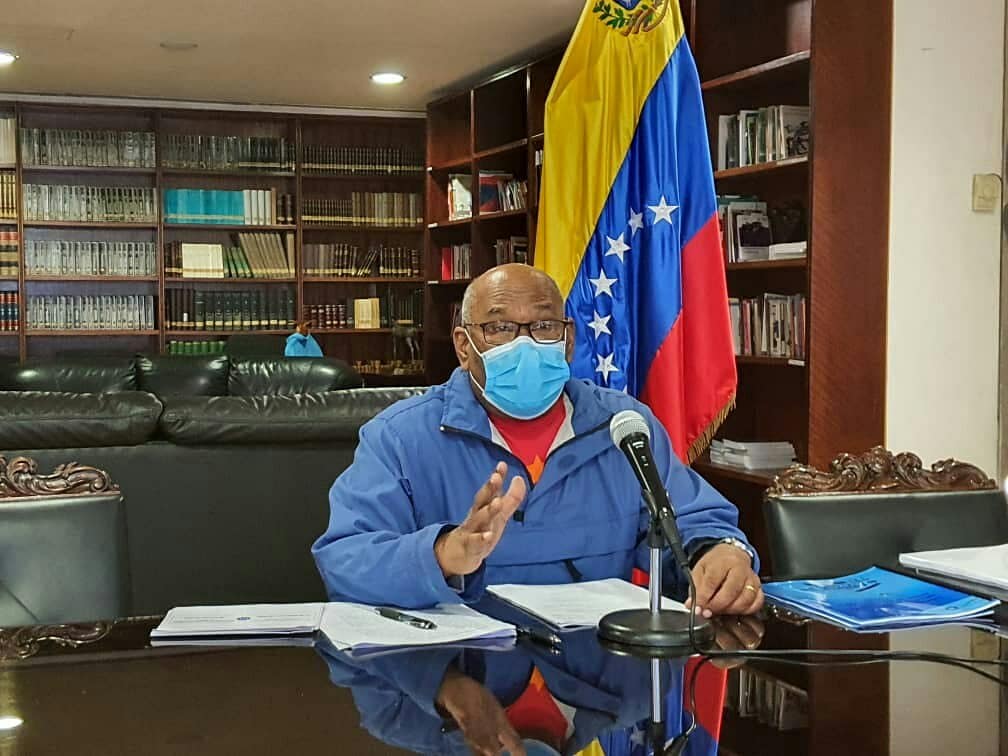 SomosIncesVzla's tweet photo. #LoDijo Min. @MPPEDUCACION, @psuvaristobulo: Vamos a fortalecer la educación a distancia como una nueva modalidad.

Nosotros tenemos que rescatar el valor del ser social, Prieto (Luis Beltrán) decía que el hombre solo no valen nada, sino en comunidad #EnCasaVencesAlCovid19 https://t.co/M3fTZ3n9LP