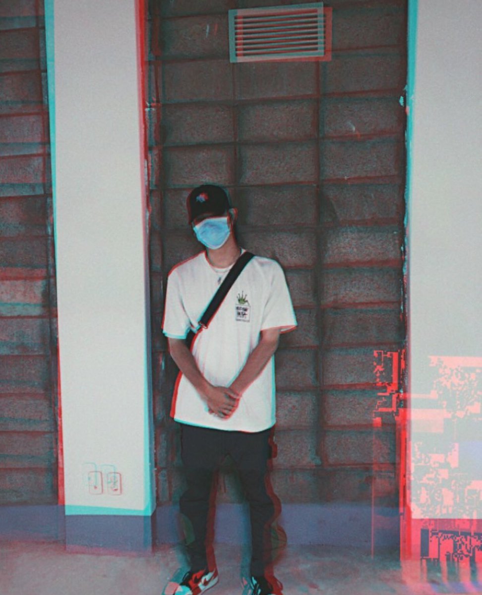 coconutverbena's tweet photo. all covered up with hat and mask but wow look how handsome he is
#imatrash https://t.co/HXpRwevebN