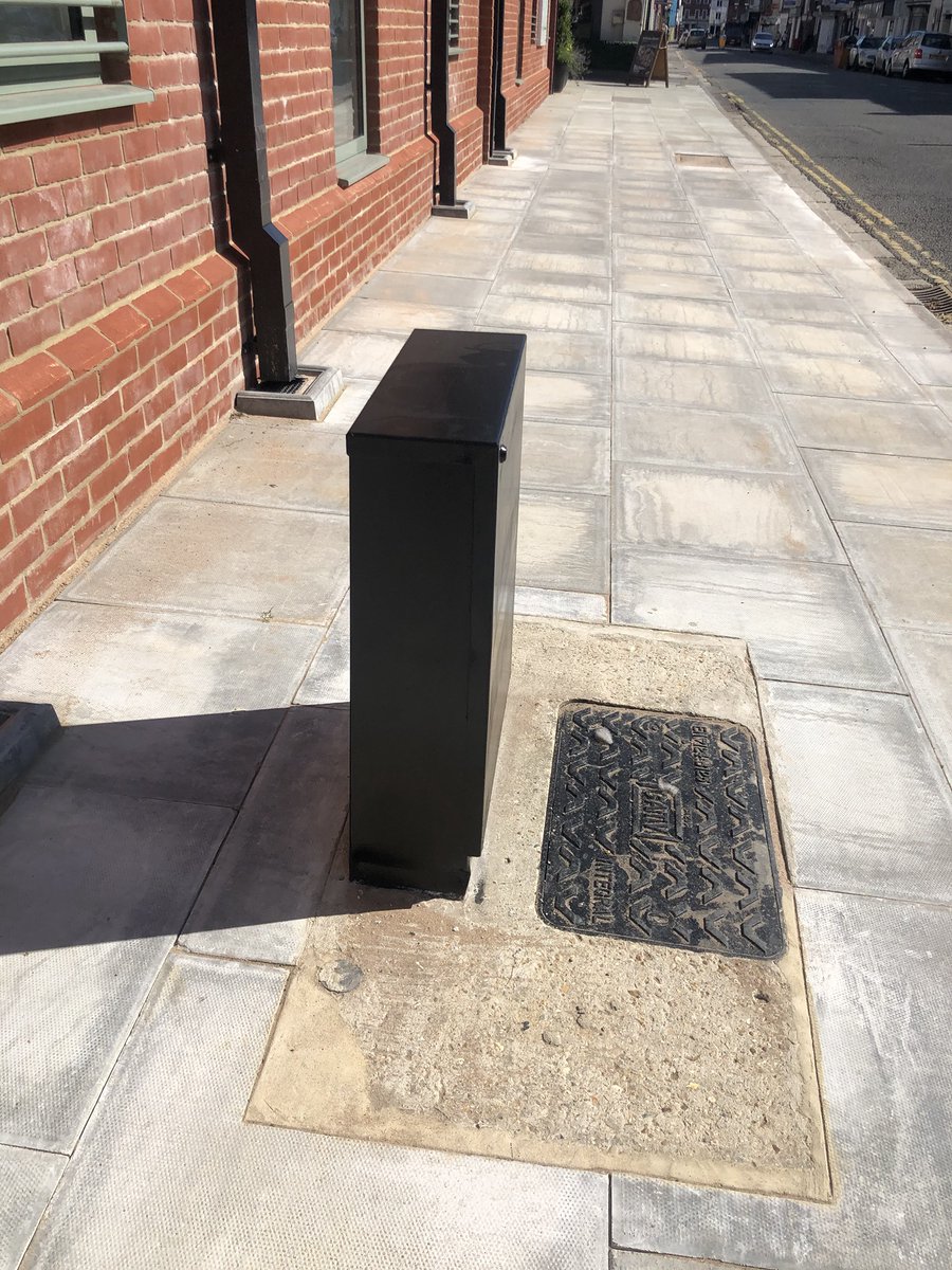 ScottyDonny's tweet photo. @wiltscouncil What idiot sanctioned this on Castle Street, Salisbury? Seriously! How could anyone with an ounce of common sense think that this was a good idea? https://t.co/W38xeszp7a