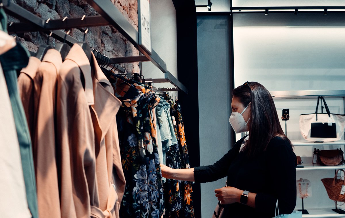WestwoodCross's tweet photo. IMPORTANT UPDATE 
On Friday, wearing a face covering in shops becomes mandatory in England – but we recommend starting early! 

Shoppers spotted wearing face coverings at WWX may be picked at random to receive a £10 gift card. We’ve got £100 to give away between now and Friday! https://t.co/3tgzIT8WAC