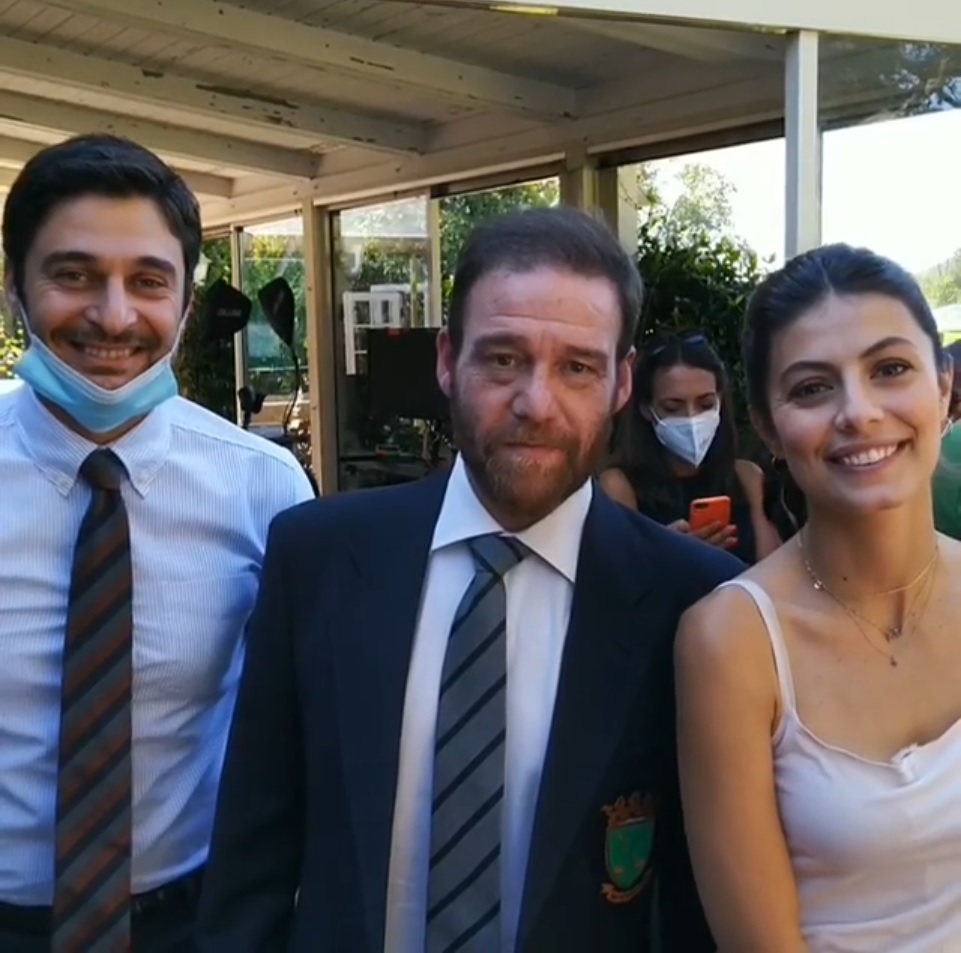 alemastronardif's tweet photo. Ciao amici, oggi le riprese de #LAllieva3 si stanno svolgendo presso il Golf Club Parco di Roma, nella Capitale: ecco Alessandra Mastronardi e Lino Guanciale sul set insieme all'attore Walter Lippa, che ringraziamo! 😊
#LAllieva https://t.co/0oCW6v2sqz https://t.co/0hyM3goY5I