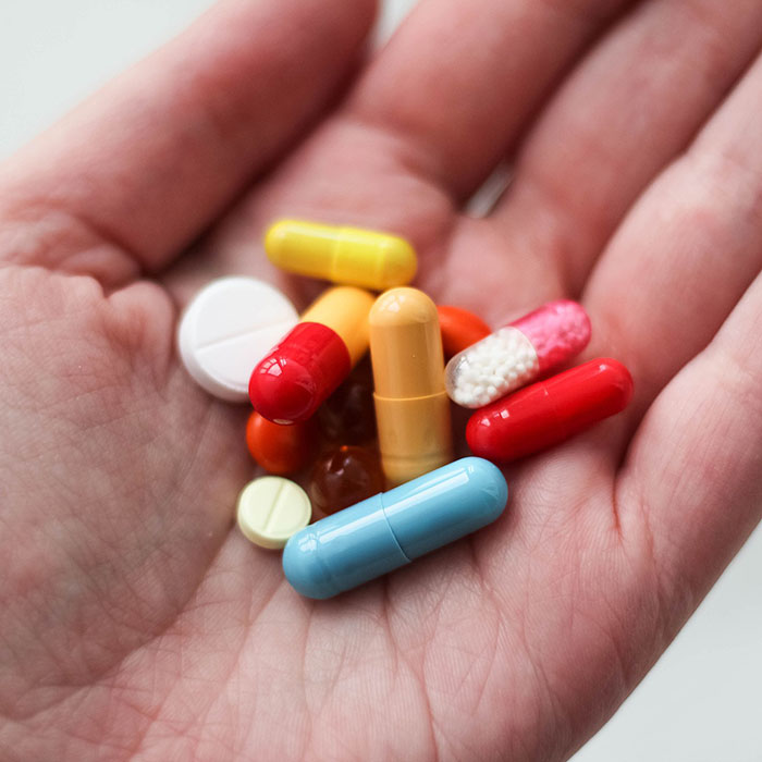 MANY OF US have medical conditions that we need to take prescriptions for. Check out our new blog post to learn how medicine can impact oral health! #parkridgedentist #parkridgeillinois

 dentistinparkridge.com/2020/07/15/the…