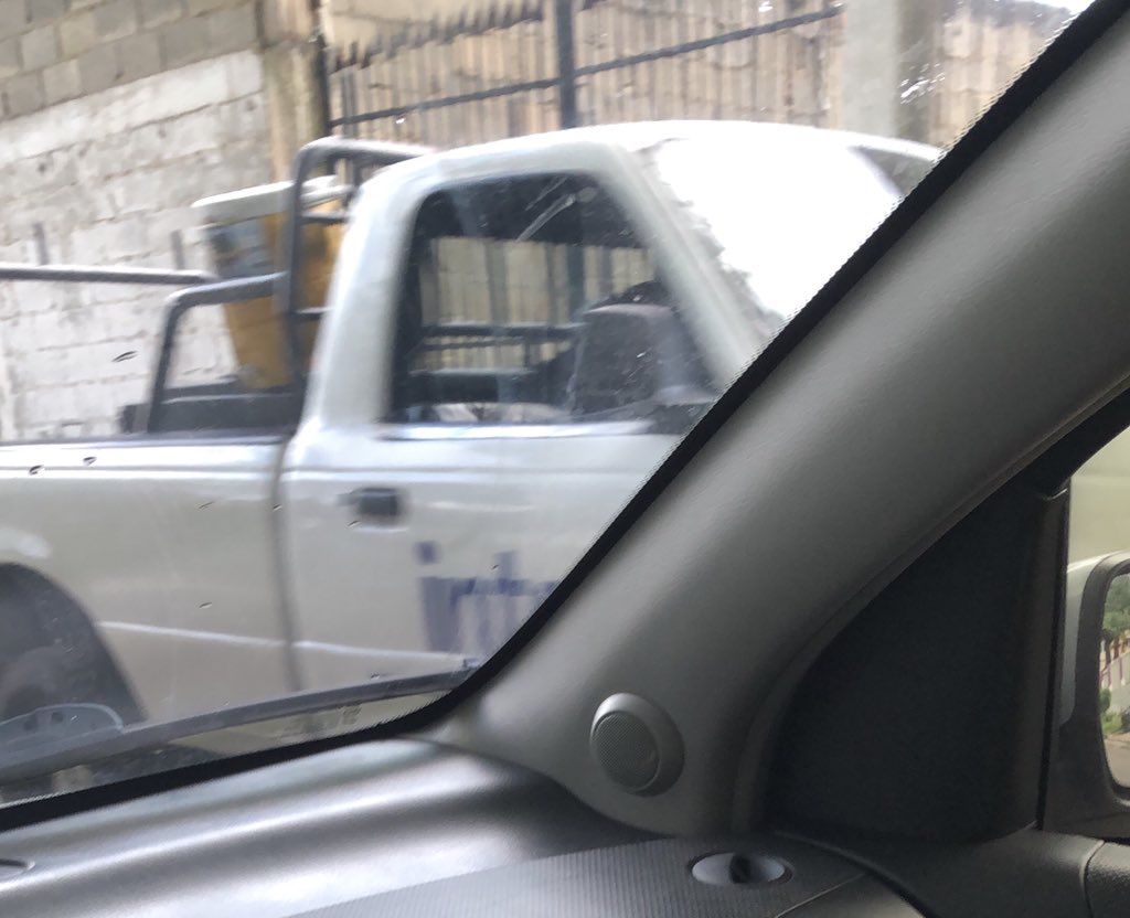 RENNIDEMATTEO's tweet photo. @InterCliente Sin servicio desde diciembre del año 2019 y facturación al día por favor la semana pasada llegaron técnicos y solo le solventaron a un grupo de vecinos y a otros no incluyéndome Hay que pagar ?estoy dispuesto ! https://t.co/CGvRI3AuMk https://t.co/YdPKeHTJSD