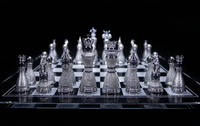 MyCoolBin's tweet photo. https://t.co/w18uIbO6eQ
World’s #mostexpensive #chess set is worth $4 million
#ColinBurn #boardgame #Luxury #diamonds #handmade #LimitedEdition #luxurylifestyle #game #artists #artwork https://t.co/Cdexvb4L1A