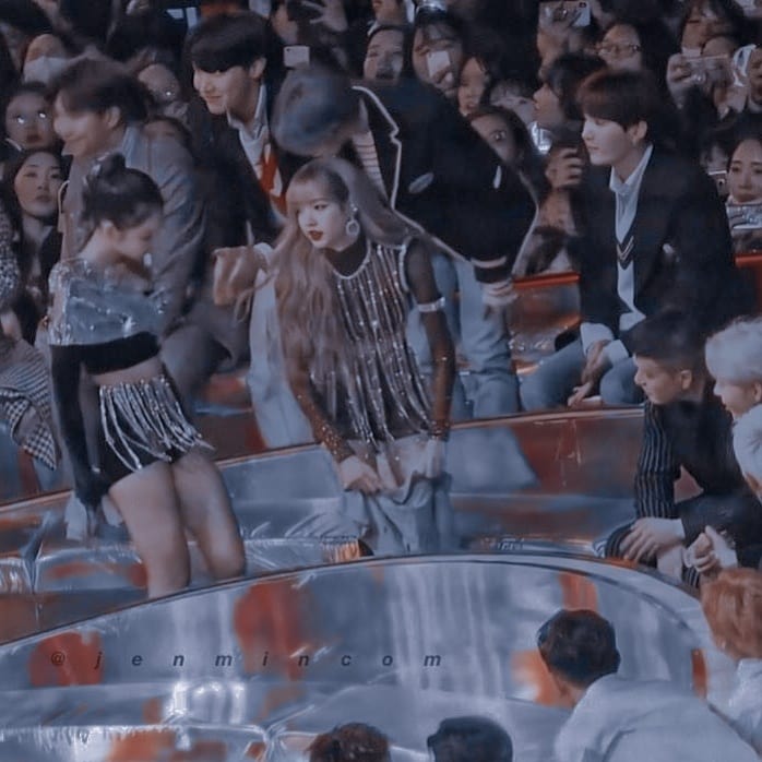 jenminwium's tweet photo. Korea's it girl and it boy
Jennie and Jimin:)
#jenmin #silverthyst https://t.co/VEd8Bi2KIm