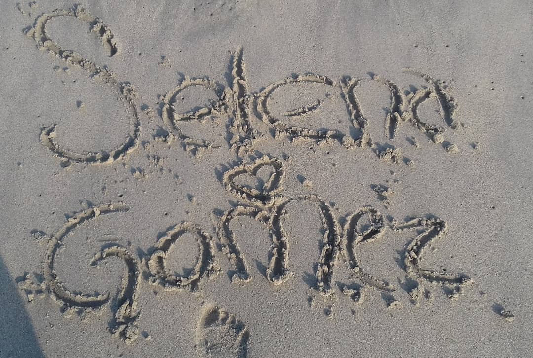 TaniaRubioG's tweet photo. Feliz cumpleaños a @selenagomez 
Es la mejor persona del mundo, no la merecemos. Gracias por tanto. Te amo. ❤
#SelenaGomez 
#28YearsWithSelena https://t.co/M6siRsYwFK
