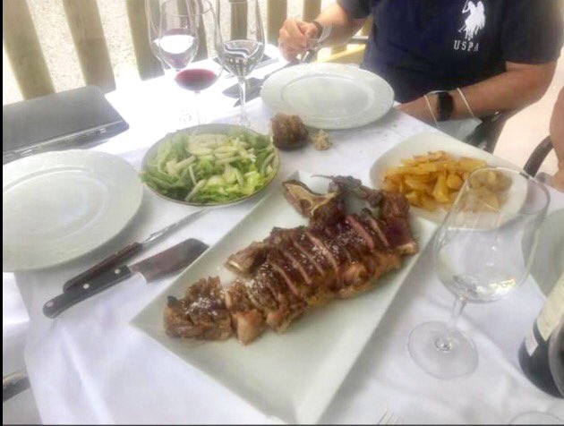 sukalde_bilbao's tweet photo. En nuestra #terraza de #Sukalde Bilbao degustando esta magnífica txuleta.
c/ Elcano 31 #bilbao
.
#comidaempresa #comidaempresarial .#terrazasBilbao #cenarBilbao #chuletabilbao #mejorchuleta2020 #beefchop #beefchops #bilbaorestaurants #abierto #restaurantesBilbao #buey https://t.co/aHa0QhxWFj