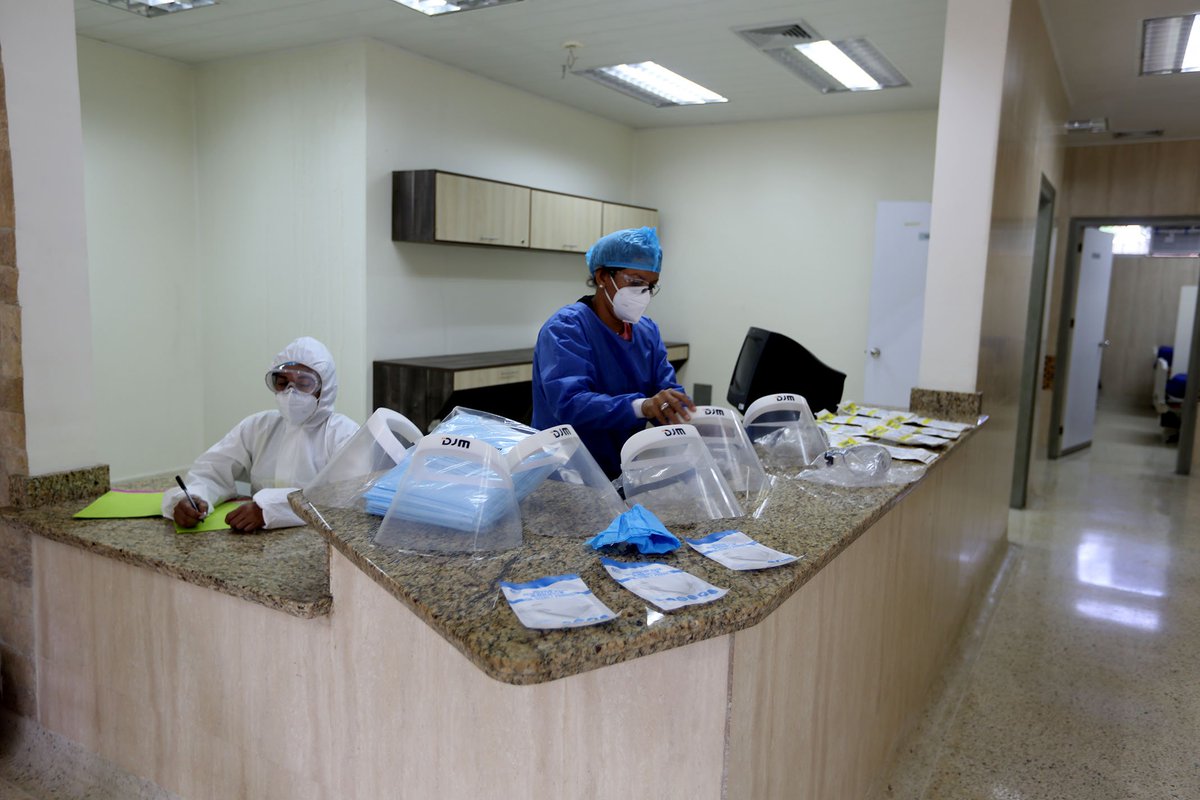 #22Julio |@GobJustoNoguera reactivó Centro de Atención Hospitalario #Covid19 en el Hospital Dr. Raul Leoni, Mpio. Caroní, tras labores de adecuación y remodelación que  realizó el Gobierno Bolivariano a fin de seguir brindando atención de calidad a los bolivarenses
<a href="/NicolasMaduro/">Nicolás Maduro</a>
