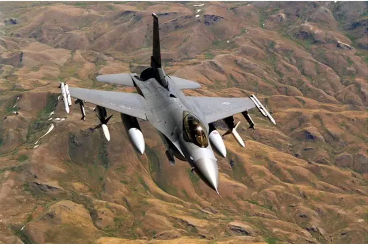 The F-16 is a multi-role aircraft that can carry out both air-to-air and air-to-ground combat. It is compact and highly manoeuvrable.