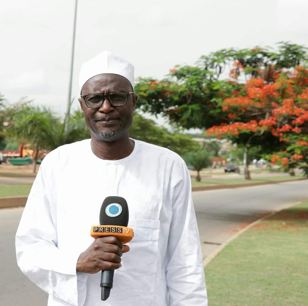 Nigeria Police arrested Journalist Danjuma Abdullahi of Presstv and his cameraman while covering a protest today, 22-07-2020. Police brutality on journalists doing their legitimate work should be condemned.<a href="/PoliceNG/">Nigeria Police Force</a> <a href="/segalink/">SEGA L'éveilleur®</a> <a href="/adeyanjudeji/">Comrade Deji Adeyanju</a>  <a href="/Omojuwa/">JJ. Omojuwa</a> <a href="/renoomokri/">Reno Omokri</a> <a href="/farooqkperogi/">Farooq Kperogi</a>