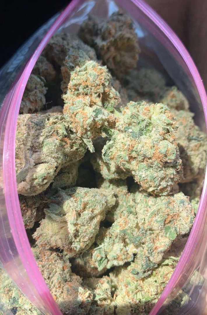 paschalinkz1's tweet photo. Hello... You There... Its Raining... And am ready to chill.. Ladies n Gents, if you have yours ready.. DM.. LET'S VIDEO CHAT and Talk more.  #bbnajia2020 #layconicons #BigBrother #bbnlockdown #iCONs #WeedLovers #CannabisMedicinal #loud #malofa #mafo https://t.co/YLHylVvNfd