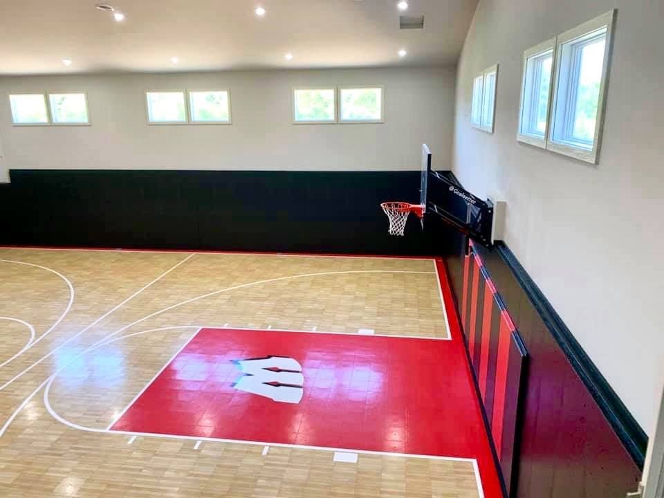 AdvantageCourt's tweet photo. BIG or SMALL! We got an indoor #HomeCourtAdvantage for you!  DON'T WAIT. https://t.co/5nZv3IaAAm| Call (847) 274-8998|📧info@HCAsports.com #snapsports   #homegym #familygoals #usamade #gym #gymfloor #homecourt #gamecourt #basketballcourt #StayHomeAndPlay https://t.co/Mxw40yC3hi