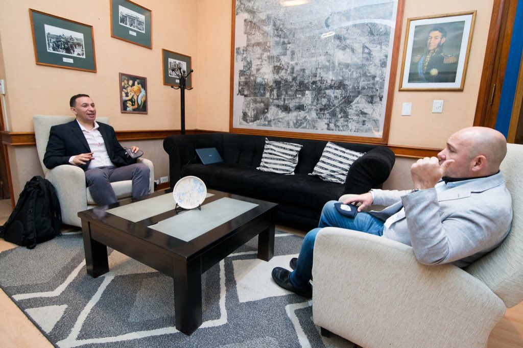 TWAMADERNA's tweet photo. Me reuní con mi colega de Madryn, @Gus_Sastre, con quien conversamos sobre el futuro de nuestras comunidades en torno al GIRSU.
Siempre es positivo encontrarnos con Gustavo ya que Madryn y Trelew comparten realidades y el trabajo conjunto potencia la región.
#ComarcaUnida https://t.co/oEXSJMviaJ