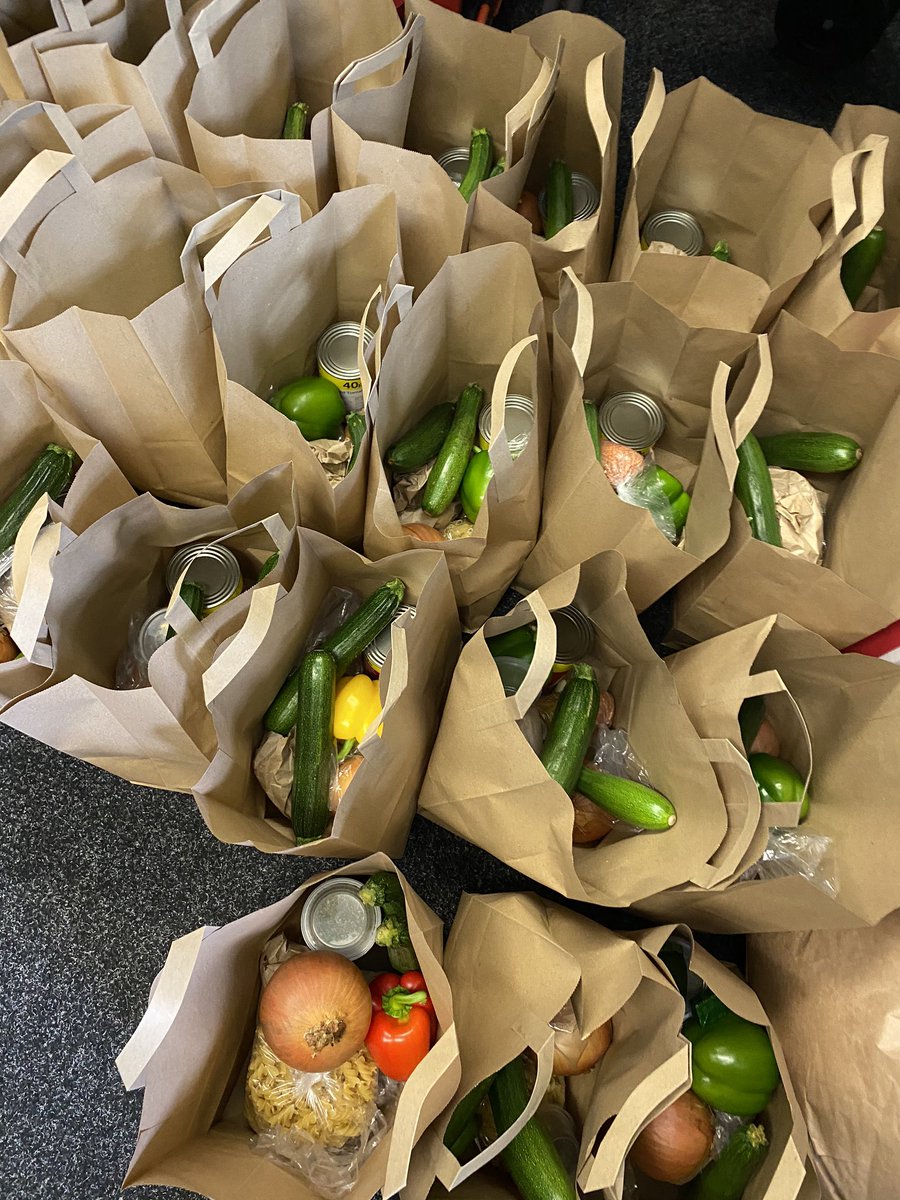 eastendflatpac1's tweet photo. Freshly packed Vegetable Bolognese flat pack meals for @ERAGLENBURN we hope everyone they are going out to enjoys them ππ»
#FlatPackMeals https://t.co/cd37zdVuJj