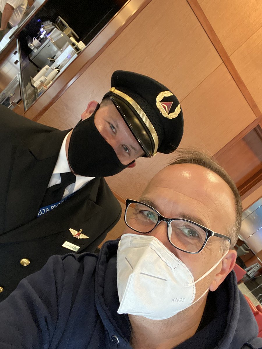 JimSichko's tweet photo. During my layover in Detroit, Delta Air Lines is using pilots like First Officer Ryan W, to go and thank various patrons for flying; plus explaining new technologies and enhancements in the aviation industry! #creative - #appreciated - #thinkingoutsideofbox @Delta https://t.co/DuEkxrfsFw