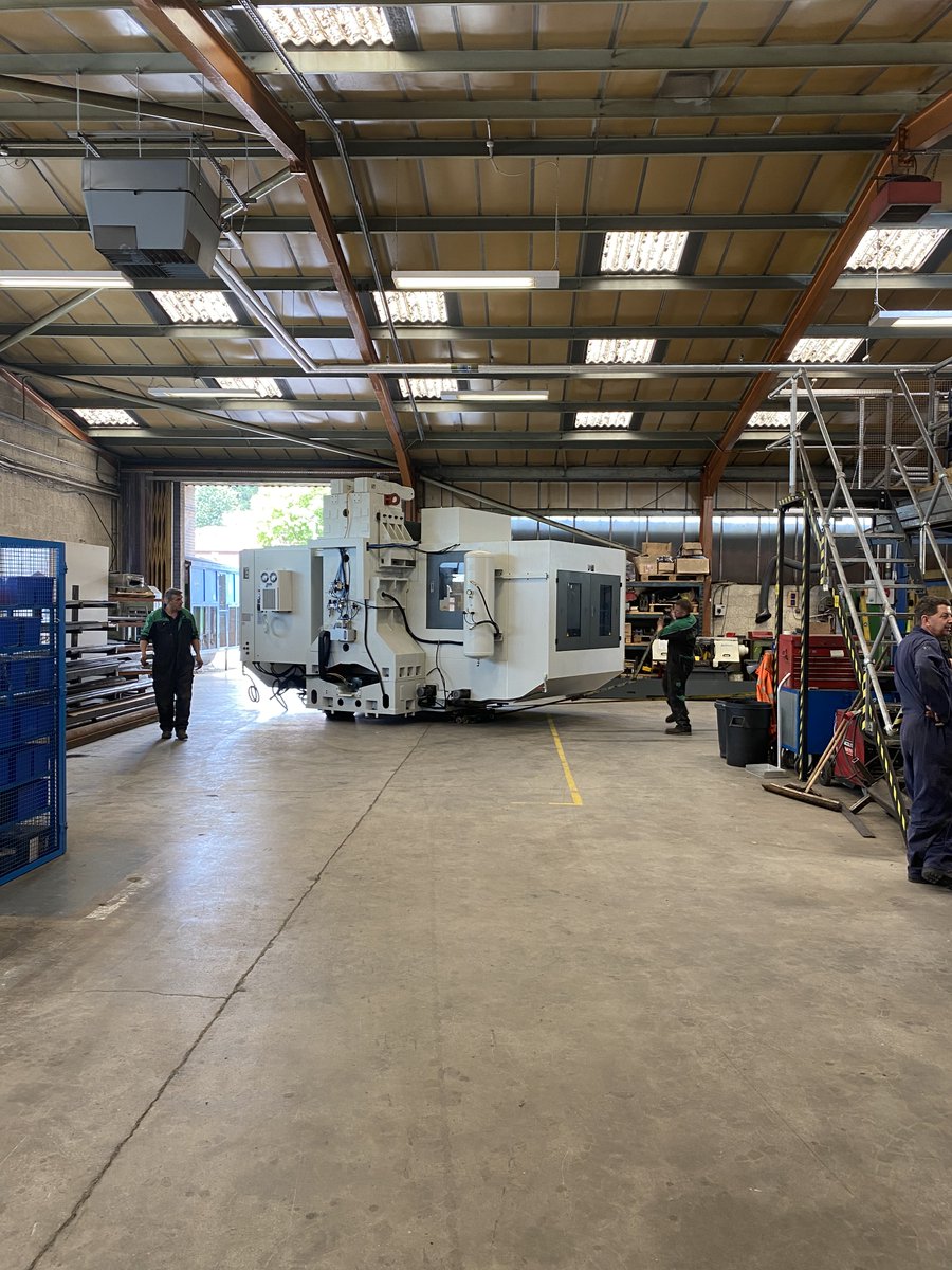 meddingsEng's tweet photo. Our new XYZ 2010 VMC machine has arrived! #meddingsengineering
#automotiveengineering #manufacturingengineering #engineeringuk #aerospacemanufacturing #automotivedesign https://t.co/DFoetiGXAk