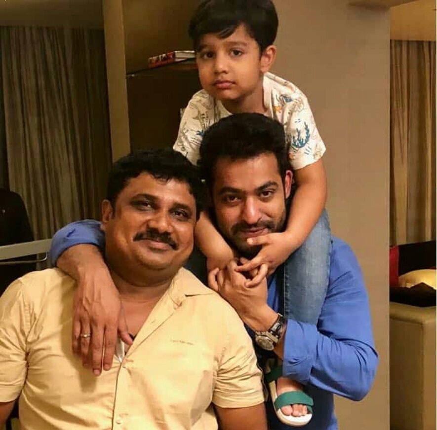 NTR2NTR_FC's tweet photo. 2018 Lo Pic 

1. @tarak9999 - #AbhayRam Unseen Pic
2.  వది చూసారు గా....... https://t.co/56x8GskpOa