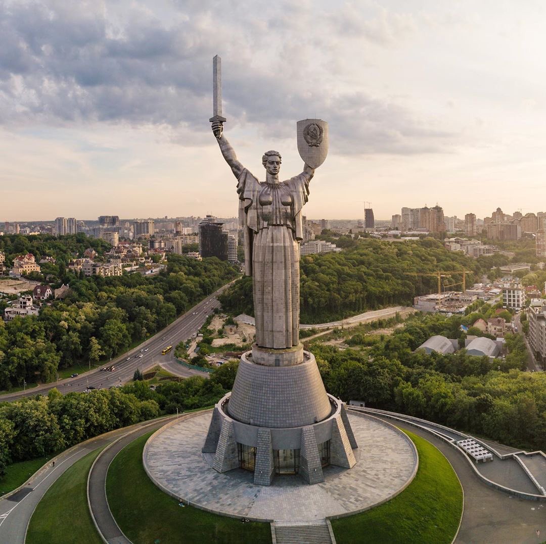 أوكرانيا تعلن رسمياً إعفاء المواطنين السعوديين من تأشيرة الدخول إلى أوكرانيا، اعتباراً من أول أغسطس المقبل ، وبذلك يمكن للسياح والزوار من السعوديين السفر الى اوكرانيا دون تأشيرة مسبقة والحصول عليها من المطار مباشرة .