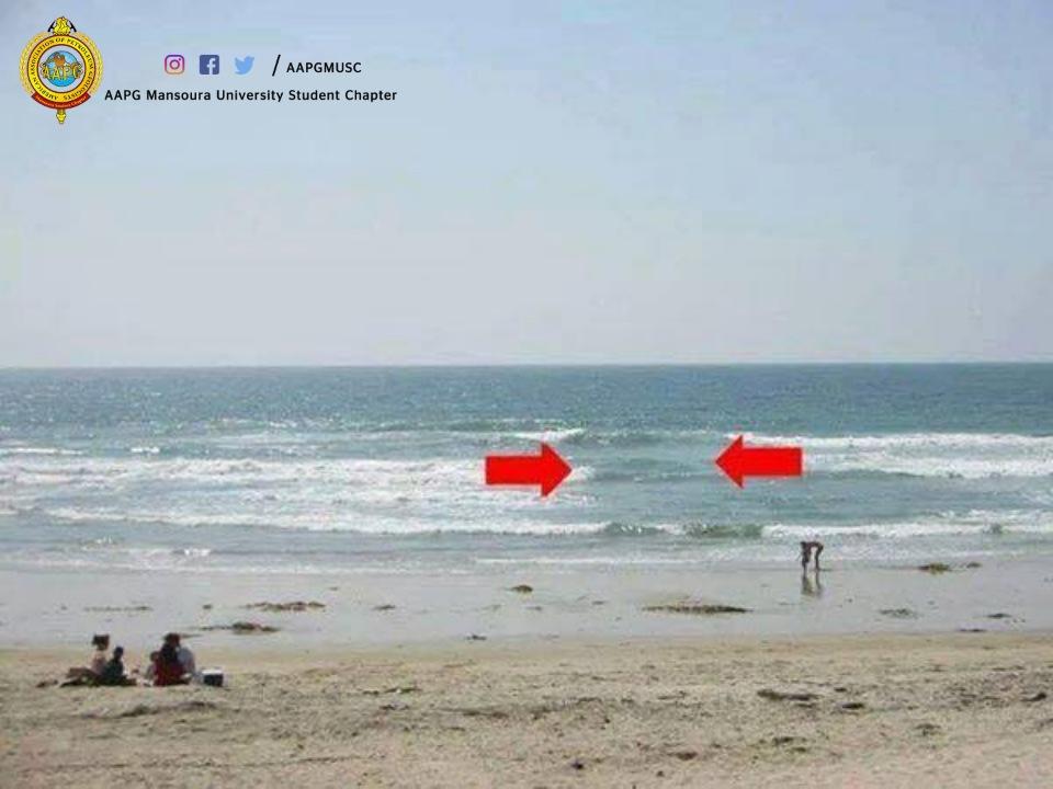 AAPGMUSC's tweet photo. يرجع حدوث تلك تيارات السحب في شواطئ المصايف لسببين الأول هو سبب طبيعي محدش له دخل فيه هو طبيعة البحر بقدومه للبر ثم عودته بقوة للداخل وده منقدرش نلوم حد عليه ، لكن السبب التاني هو المصادات الخرسانيه الموجوده وبسبب خطأ فني في تصميمها يسبب زياده لتيارات السحب وقوتها 
#AAPG_MUSC https://t.co/1OzmB1RiWv