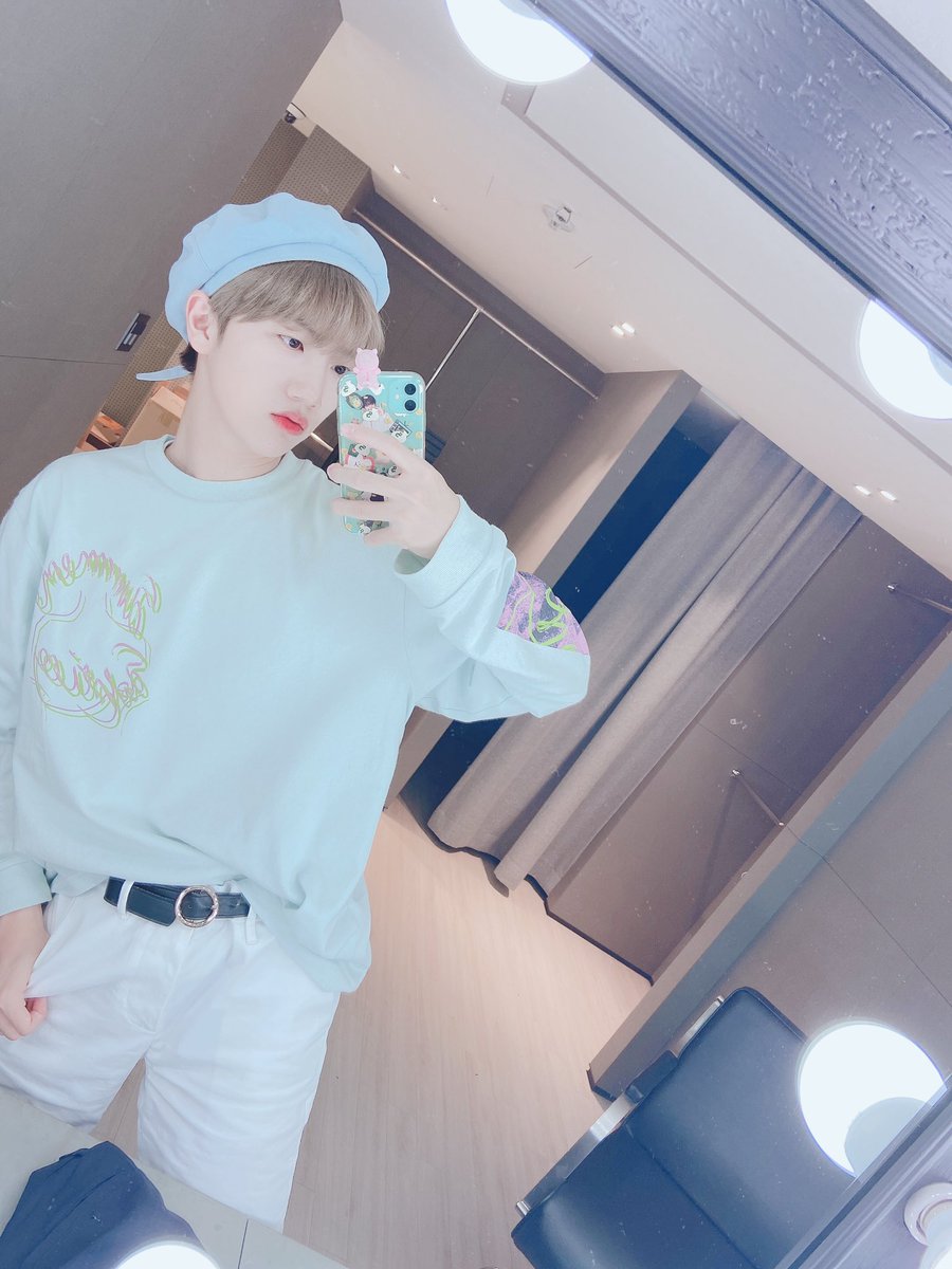 CRAVITY_twt's tweet photo. 여러분 정말 항상 감사드리고 항상 사랑해요ㅎ 여러분들이랑 함께인게 너무나도 행복하기에 시간이 너무나도 빠르게 느껴지네여ㅠ 다들 너무 보고 싶어여ㅠㅠ #원진 #다들 #완젼 #사랑해요 https://t.co/ihIhHMA3gs