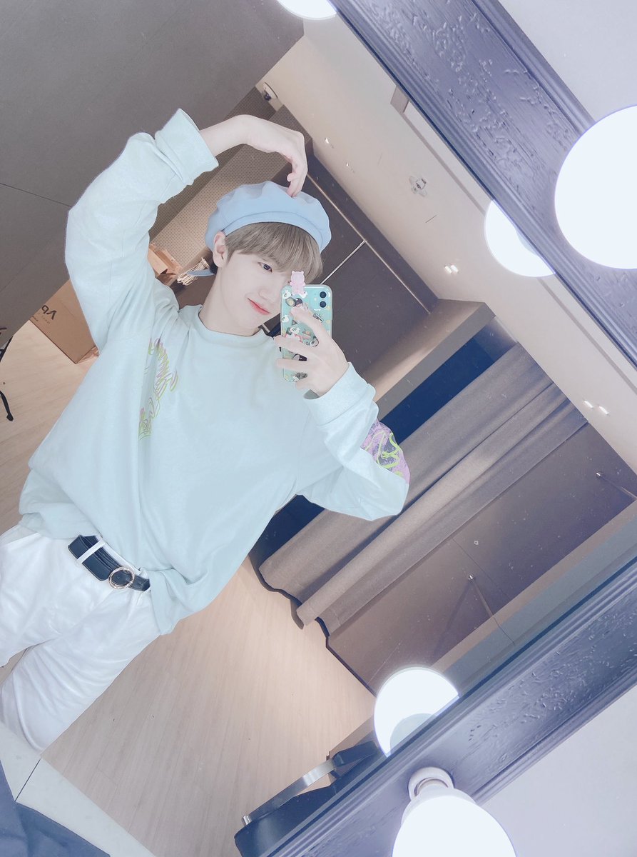CRAVITY_twt's tweet photo. 여러분 정말 항상 감사드리고 항상 사랑해요ㅎ 여러분들이랑 함께인게 너무나도 행복하기에 시간이 너무나도 빠르게 느껴지네여ㅠ 다들 너무 보고 싶어여ㅠㅠ #원진 #다들 #완젼 #사랑해요 https://t.co/ihIhHMA3gs